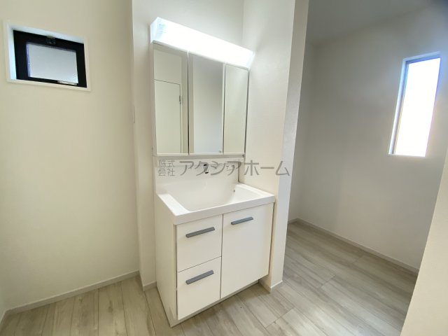 所沢市向陽町・全2棟　新築一戸建　2号棟の独立洗面台