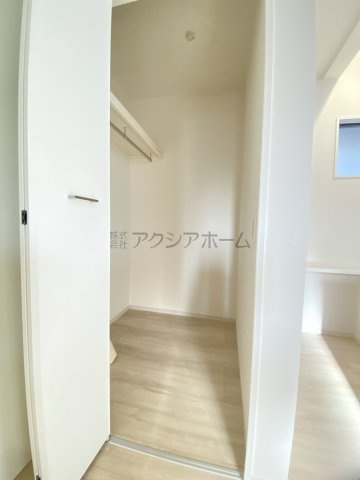 所沢市向陽町・全2棟　新築一戸建　2号棟の収納|1Fウォークインクローゼット