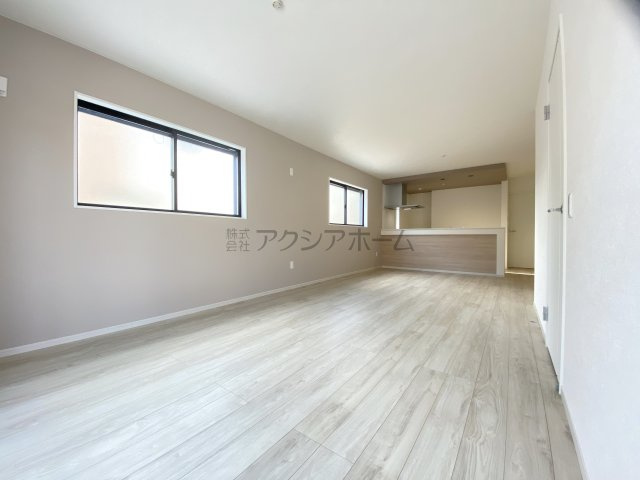 所沢市向陽町・全2棟　新築一戸建　2号棟の居間・リビング|南向きの広々ゆったりLDK21.3帖