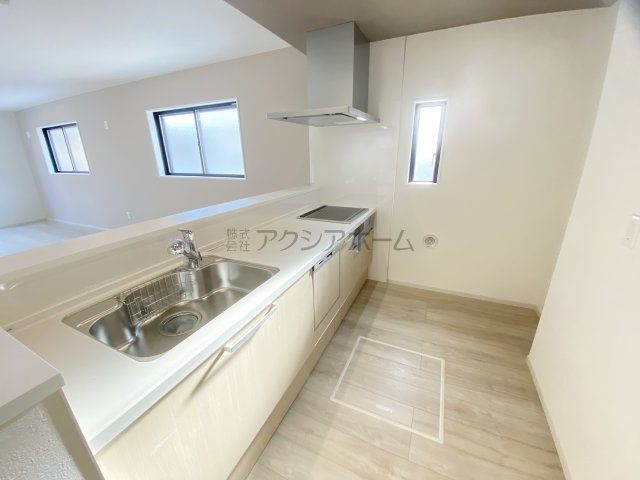 所沢市向陽町・全2棟　新築一戸建　2号棟のキッチン|リビングを見渡せる対面キッチン・食洗機付きです。