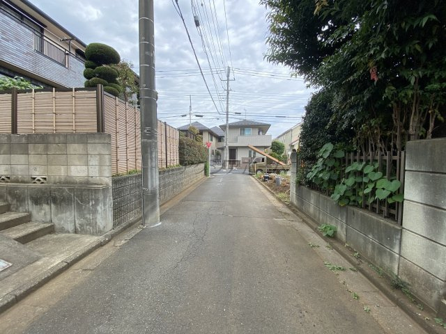 東久留米市氷川台2丁目・全2棟　新築一戸建　1号棟の前面道路含む現地写真|前面道路　2025年9月29日撮影
