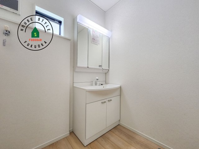 福岡市西区上山門2丁目第13-1棟（1号棟）の独立洗面台|洗面所は小さなプライベートスペース。歯磨き、洗顔と毎日施す個人空間。