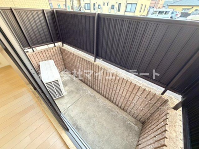 【バルコニー】 | ラビアンローズⅢ