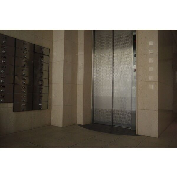 ニーズメゾン新栄のエントランス