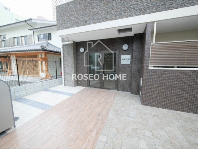グランステディ新梅田のエントランス