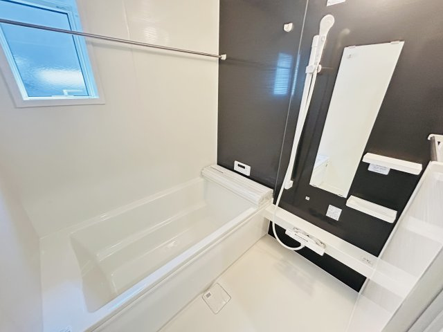 新築　佐波郡玉村町斎田第２期　LIGNAGE　3号棟の浴室|現地写真　乾燥・暖房・涼風と充実の内容！お風呂に入る前に暖房をつけておけば、寒い嫌な思いはしません。									
