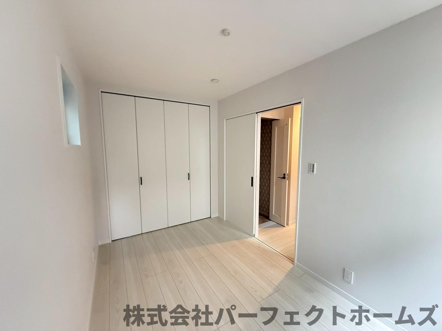 茄子作北町戸建の洋室|使い勝手のいい洋室です