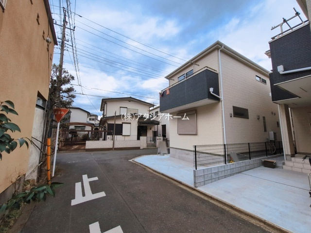 所沢市向陽町・全1棟　新築一戸建　～南西角地～の前面道路含む現地写真|2026年3月19日撮影