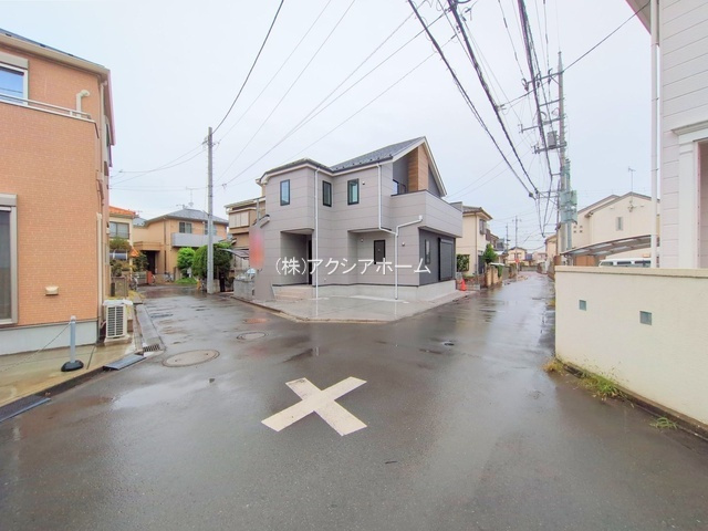 所沢市上新井4丁目・全1棟　新築一戸建　～LDK21.9帖～の前面道路含む現地写真