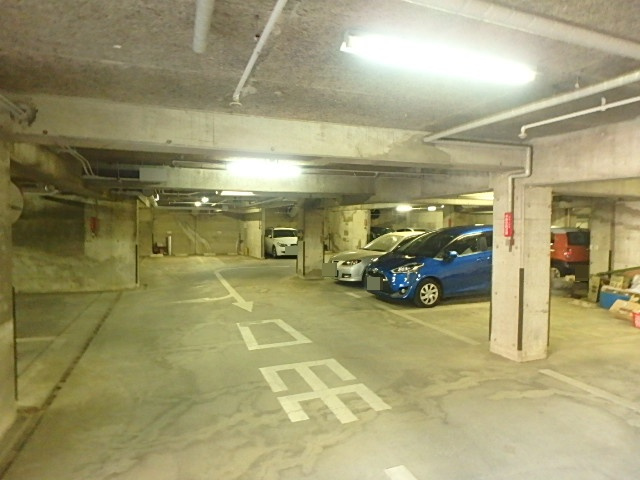 ライオンズマンション西所沢の駐車場