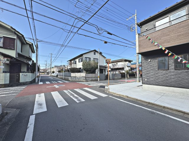 所沢市緑町4丁目・全2棟　新築一戸建　2号棟の前面道路含む現地写真