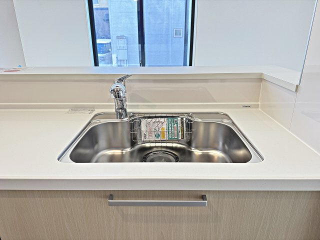 所沢市緑町4丁目・全2棟　新築一戸建　2号棟のキッチン|浄水器付水栓