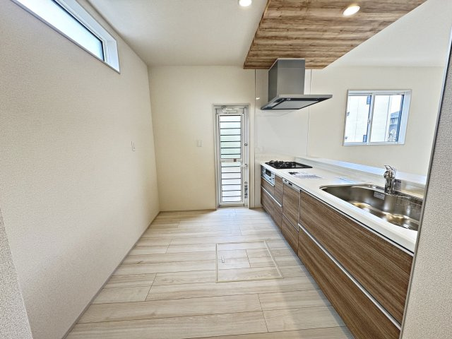 所沢市下富・全1棟　新築一戸建　～LDK17帖～のキッチン|リビングを見渡せる対面キッチン・食洗機付きです。