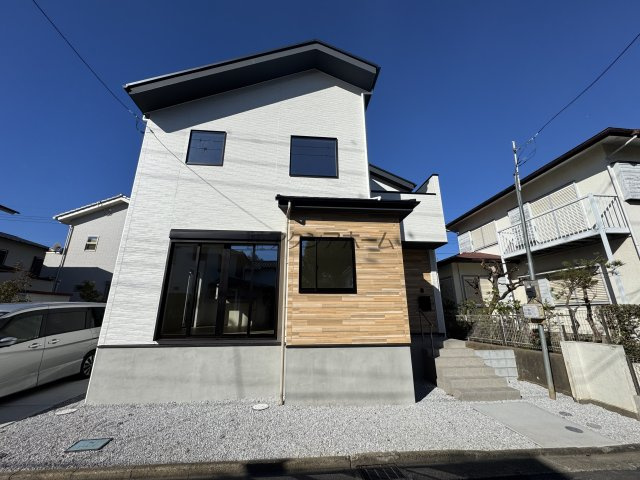 所沢市小手指南3丁目・全1棟　新築一戸建　～LDK23帖～の駐車場|現地写真（2025年11月6日撮影）