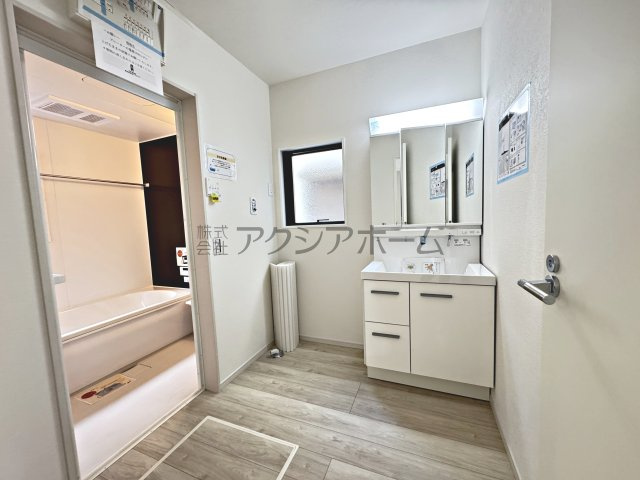 所沢市北所沢町・全2棟　新築一戸建　2号棟　～LDK18帖～の独立洗面台