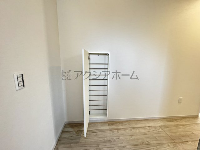 所沢市北所沢町・全2棟　新築一戸建　2号棟　～LDK18帖～の収納|玄関収納