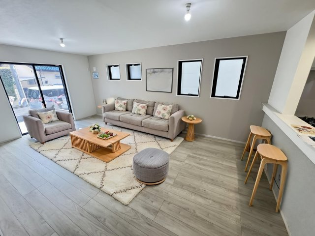 所沢市北所沢町・全2棟　新築一戸建　2号棟　～LDK18帖～の内装|南向きの陽当良好良好（家具はCG画像での表示になります）