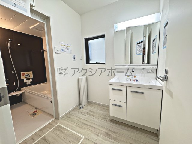 所沢市北所沢町・全2棟　新築一戸建　1号棟　～LDK20帖～の独立洗面台