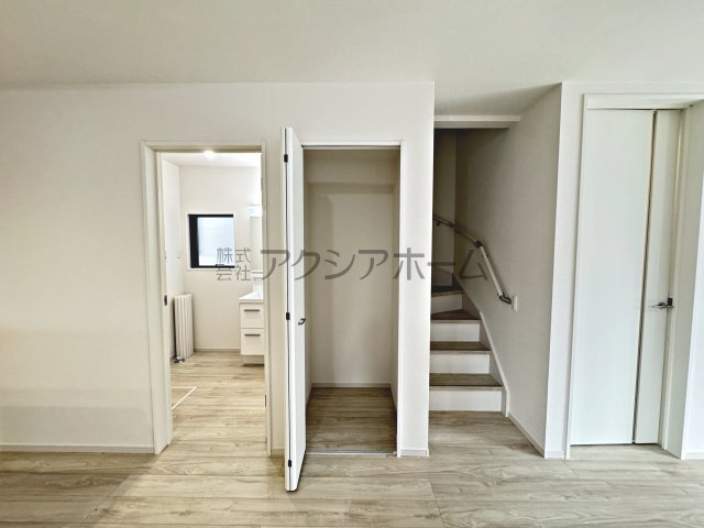 所沢市北所沢町・全2棟　新築一戸建　1号棟　～LDK20帖～の収納|リビング収納