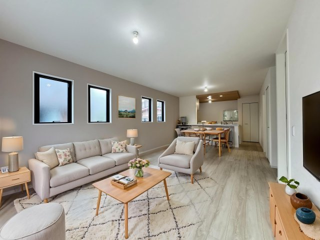 所沢市北所沢町・全2棟　新築一戸建　1号棟　～LDK20帖～の居間・リビング|開放感あるワンフロアタイプのLDK20帖、キッチン収納付です。（家具はCG画像での表示になります）

