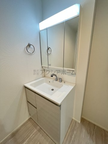 所沢市けやき台1丁目・全2棟　新築一戸建　1号棟の独立洗面台