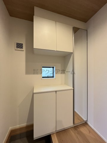 所沢市けやき台1丁目・全2棟　新築一戸建　1号棟の玄関|玄関収納