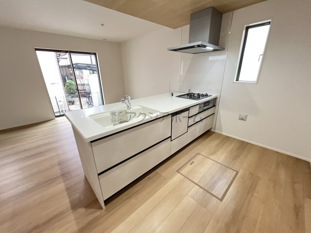 所沢市けやき台1丁目・全2棟　新築一戸建　1号棟のキッチン|対面式のシステムキッチン