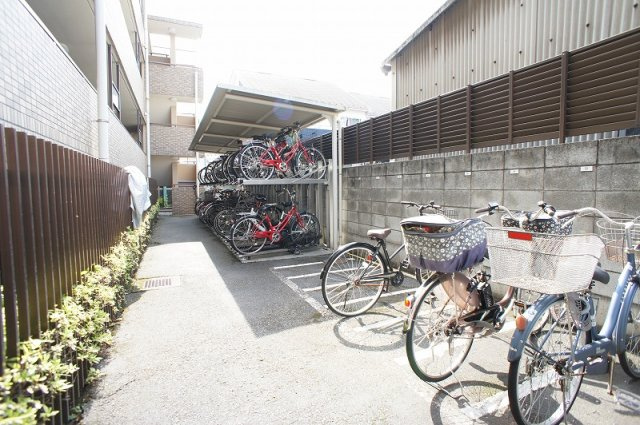 ロイヤルステージ新所沢の駐輪場