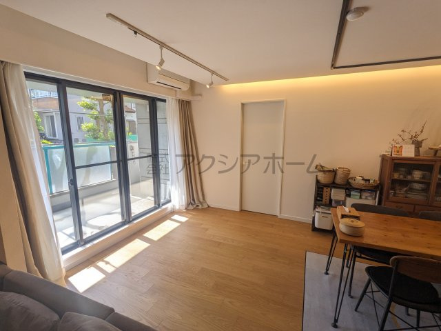 グランヴィルけやき台1番館の居間・リビング