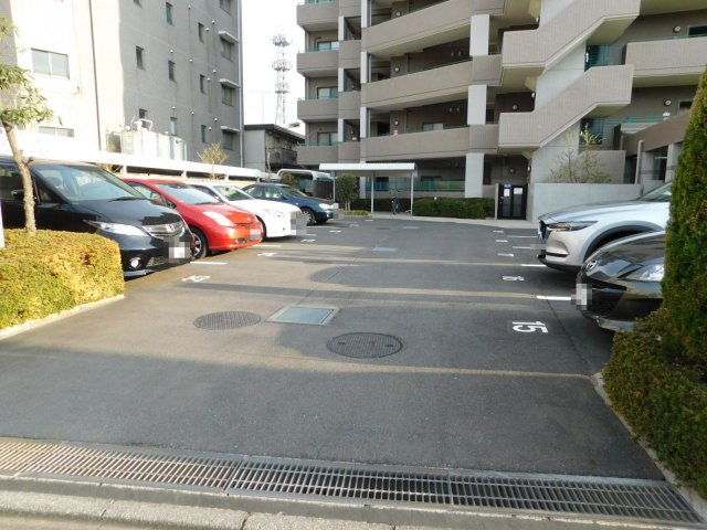 グランヴィルけやき台1番館の駐車場