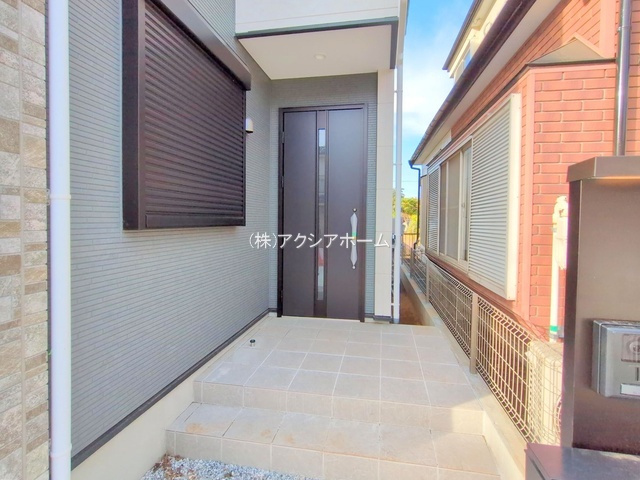所沢市所沢新町・全1棟　新築一戸建　～LDK22.3帖～の玄関