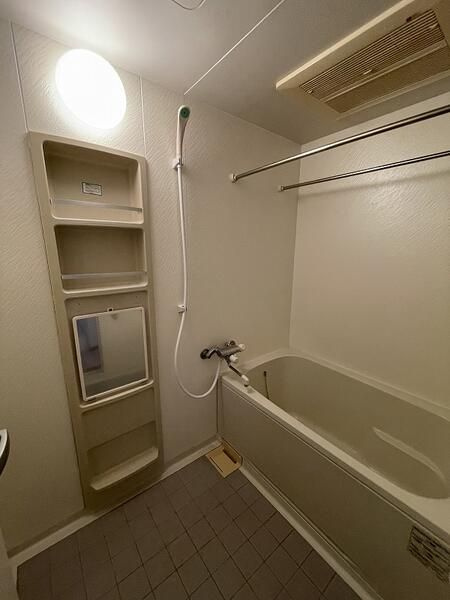 ビューネ沼津高島町の浴室