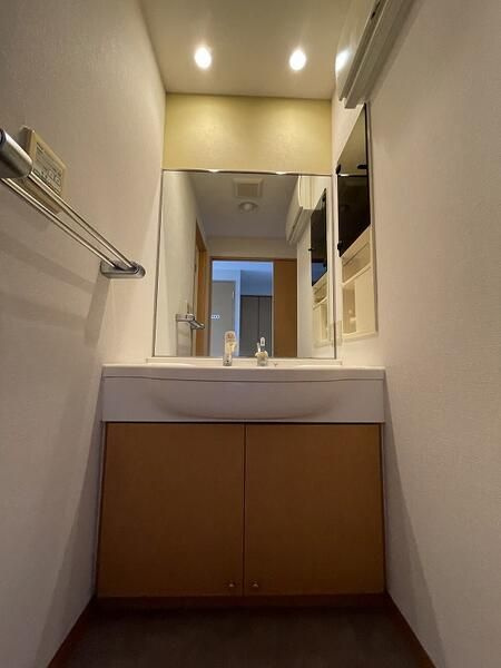 ビューネ沼津高島町の洗面所