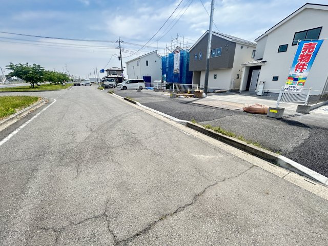新築　佐波郡玉村町斎田第２期　LIGNAGE　4号棟の前面道路含む現地写真|現地写真　北側接道幅員約8ｍ	