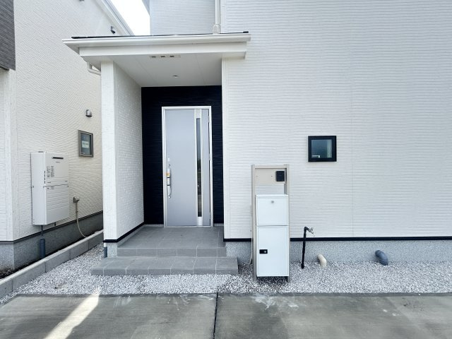 新築　佐波郡玉村町斎田第２期　LIGNAGE　4号棟の玄関|現地写真　TVモニター付きドアホンでセキュリティも安心です！
