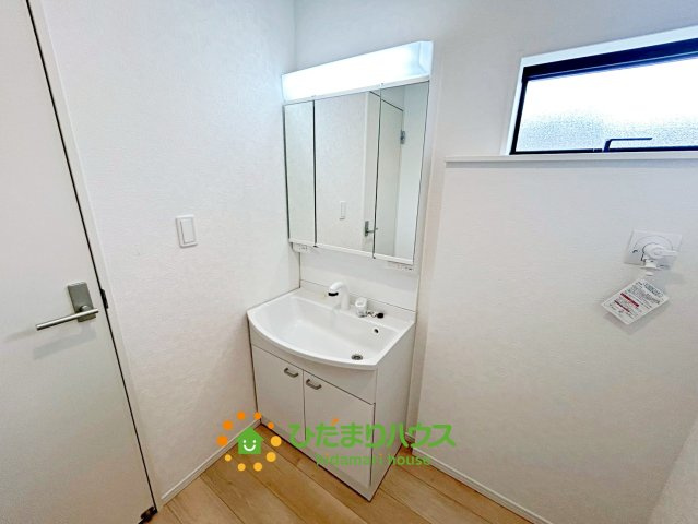 古河市小堤第3　新築一戸建て　02　クレイドルガーデンの独立洗面台