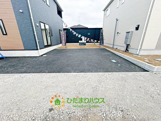 古河市小堤第3　新築一戸建て　02　クレイドルガーデンの駐車場