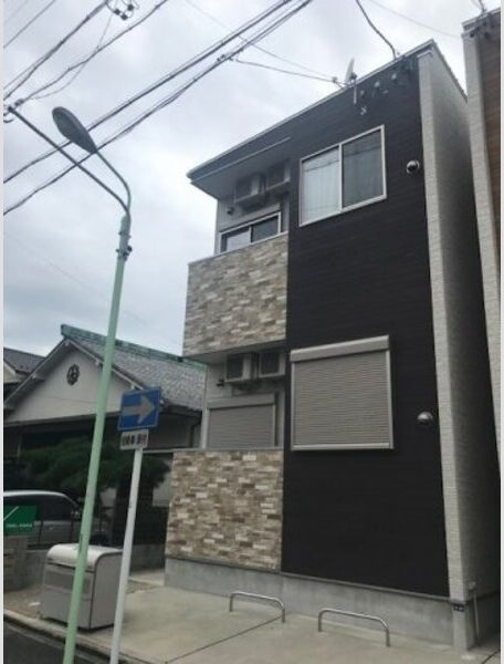 アイワイコート名城公園の外観