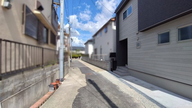 尼崎市三反田町　新築戸建の前面道路含む現地写真