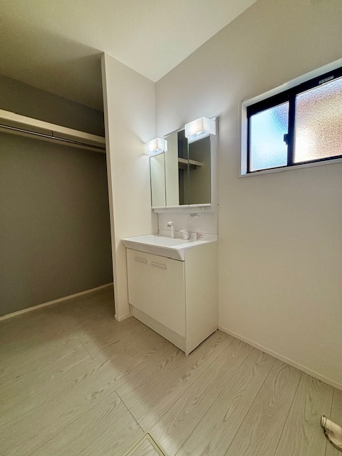 大刀洗町大字山隈  4期  1号棟の洗面所|洗面所奥の収納便利ですね♪