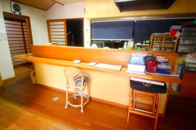 玉湯町玉造店舗兼用住宅のキッチン|1階厨房前のキッチンになります。料亭時に使用していたキッチンになります。