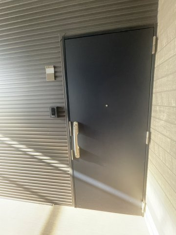 グランデ石屋川３の玄関