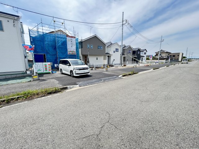 新築　佐波郡玉村町斎田第２期　LIGNAGE　6号棟の前面道路含む現地写真|現地写真　北側接道幅員約8ｍ	