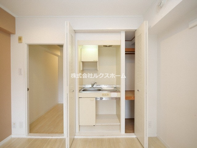 コーポラスムツミのキッチン|お料理しやすいキッチンです