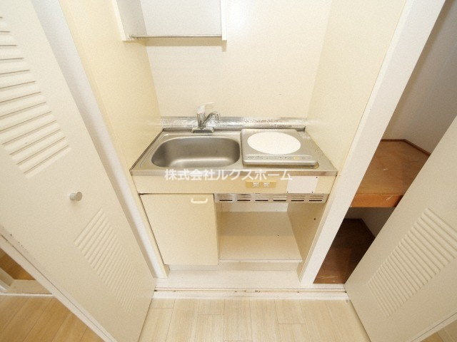 コーポラスムツミのキッチン|コンパクトなキッチンで掃除もラクラク