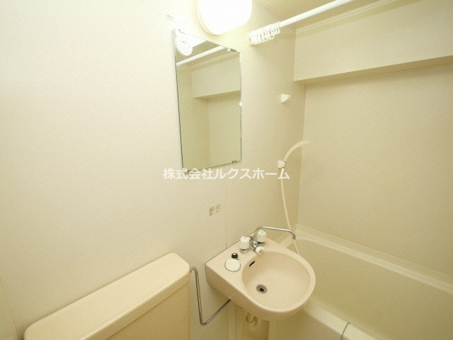 コーポラスムツミの洗面所|明るい洗面所です