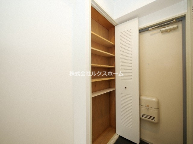 コーポラスムツミの玄関|ゆったりとした玄関です