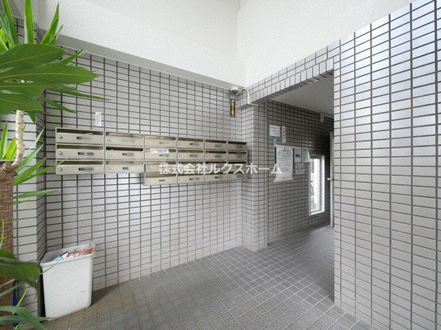 コーポラスムツミのロビー|毎日通るロビーはこのようになっています