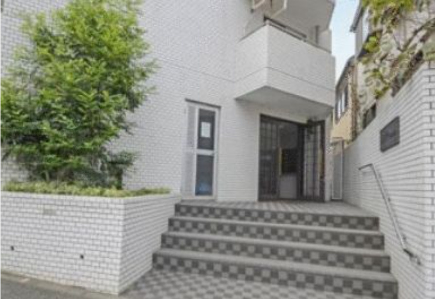 中銀弦巻マンシオン　二人入居可　常時ゴミ出し　分譲賃貸　最上階のエントランス