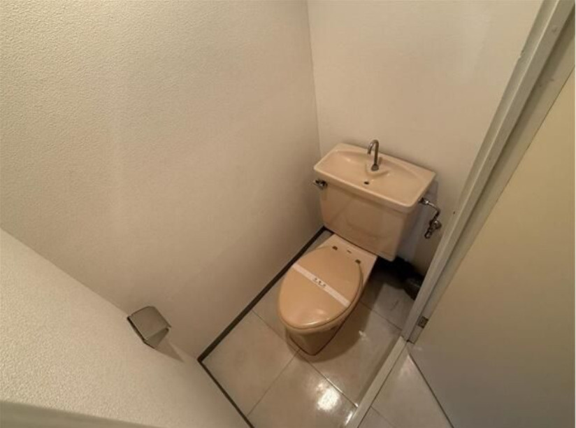 中銀弦巻マンシオン　二人入居可　常時ゴミ出し　分譲賃貸　最上階のトイレ